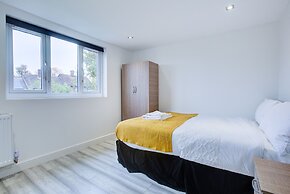 6 - 7 Beds-sleeps 12-elizabeth Line-free Parking