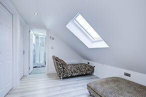 6 - 7 Beds-sleeps 12-elizabeth Line-free Parking