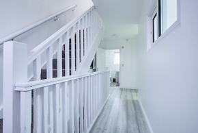 6 - 7 Beds-sleeps 12-elizabeth Line-free Parking