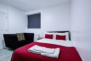 6 - 7 Beds-sleeps 12-elizabeth Line-free Parking