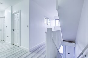 6 - 7 Beds-sleeps 12-elizabeth Line-free Parking