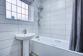 6 - 7 Beds-sleeps 12-elizabeth Line-free Parking