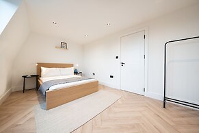 The Battersea Place - Charming 4bdr Flat