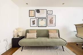 The River Thames View - Stunning 2bdr Flat With Study Room + Balcony