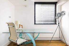 The River Thames View - Stunning 2bdr Flat With Study Room + Balcony