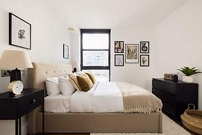 The River Thames View - Stunning 2bdr Flat With Study Room + Balcony