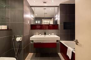 The River Thames View - Stunning 2bdr Flat With Study Room + Balcony