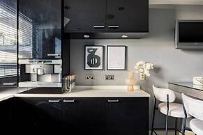 The River Thames View - Stunning 2bdr Flat With Study Room + Balcony