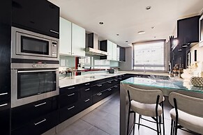 The River Thames View - Stunning 2bdr Flat With Study Room + Balcony