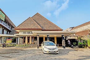 Super OYO Capital O 93240 Candra Dewi Hotel