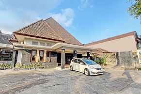 Super OYO Capital O 93240 Candra Dewi Hotel