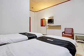 Super OYO Capital O 93240 Candra Dewi Hotel