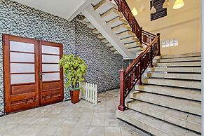 Super OYO Capital O 93240 Candra Dewi Hotel