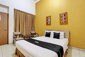 Super OYO Capital O 93240 Candra Dewi Hotel