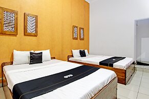 Super OYO Capital O 93240 Candra Dewi Hotel