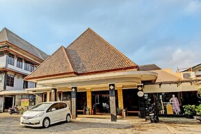 Super OYO Capital O 93240 Candra Dewi Hotel