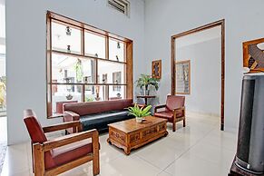 Super OYO Capital O 93240 Candra Dewi Hotel