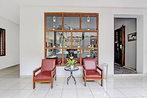 Super OYO Capital O 93240 Candra Dewi Hotel