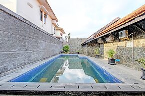 Super OYO Capital O 93240 Candra Dewi Hotel