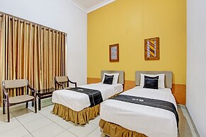Super OYO Capital O 93240 Candra Dewi Hotel