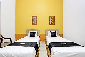 Super OYO Capital O 93240 Candra Dewi Hotel
