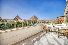 Tree Lounge Pyramids View INN, Sphinx Giza.