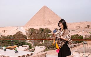 Tree Lounge Pyramids View INN, Sphinx Giza.