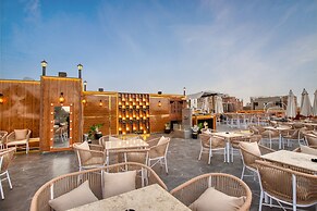 Tree Lounge Pyramids View INN, Sphinx Giza.