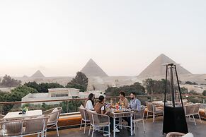 Tree Lounge Pyramids View INN, Sphinx Giza.