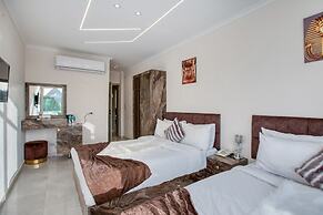 Tree Lounge Pyramids View INN, Sphinx Giza.