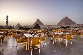 Tree Lounge Pyramids View INN, Sphinx Giza.