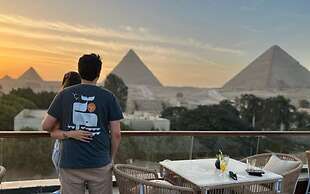 Tree Lounge Pyramids View INN, Sphinx Giza.