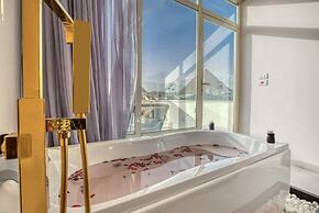 Tree Lounge Pyramids View INN, Sphinx Giza.