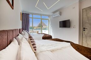 Tree Lounge Pyramids View INN, Sphinx Giza.