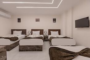 Tree Lounge Pyramids View INN, Sphinx Giza.