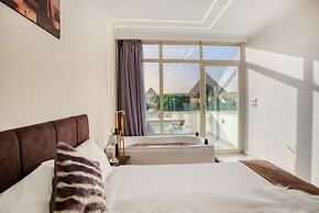 Tree Lounge Pyramids View INN, Sphinx Giza.