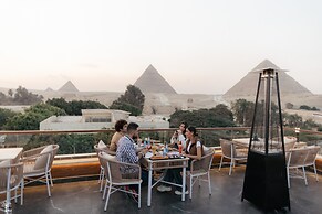 Tree Lounge Pyramids View INN, Sphinx Giza.