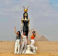 Tree Lounge Pyramids View INN, Sphinx Giza.