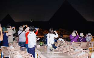 Tree Lounge Pyramids View INN, Sphinx Giza.