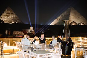 Tree Lounge Pyramids View INN, Sphinx Giza.