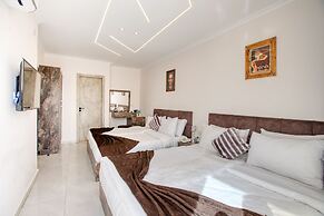 Tree Lounge Pyramids View INN, Sphinx Giza.