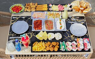 Tree Lounge Pyramids View INN, Sphinx Giza.