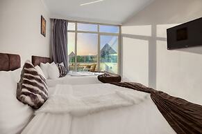 Tree Lounge Pyramids View INN, Sphinx Giza.