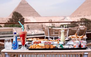 Tree Lounge Pyramids View INN, Sphinx Giza.
