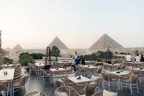 Tree Lounge Pyramids View INN, Sphinx Giza.