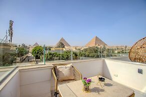 Tree Lounge Pyramids View INN, Sphinx Giza.