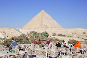 Tree Lounge Pyramids View INN, Sphinx Giza.