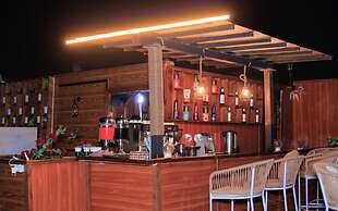 Tree Lounge Pyramids View INN, Sphinx Giza.