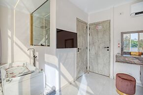 Tree Lounge Pyramids View INN, Sphinx Giza.