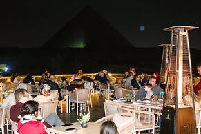 Tree Lounge Pyramids View INN, Sphinx Giza.